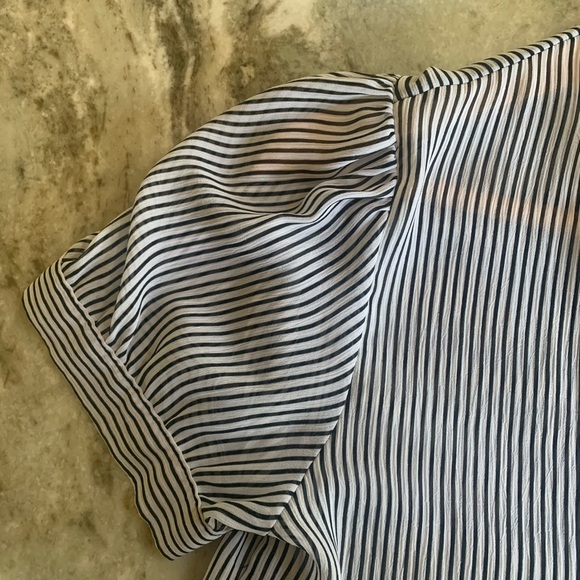 🦋H&M sheer puffed sleeve blouse - Picture 4 of 4